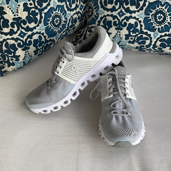 On Running Shoes - On Cloud ‘Cloudswift’ Sneakers